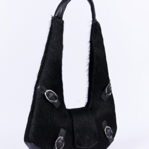 Mojigata Piel Pelo Negro